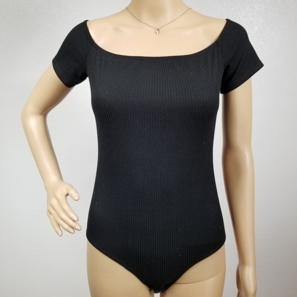 ❤5 for $25❤ Black Ribbed wide collar bodysuit A12